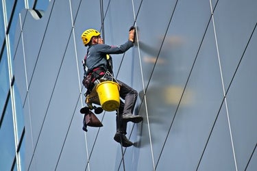 Skyscraper Window Cleaners Describe The Most Bizarre Things They Ve Seen